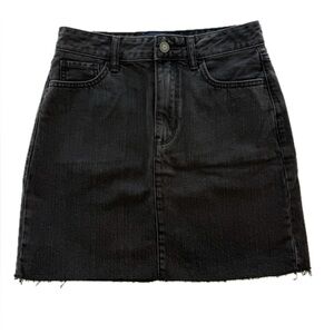 BNWT Hollister ultra high rise skirt- black/raw hem- size 3/26- 100% cotton